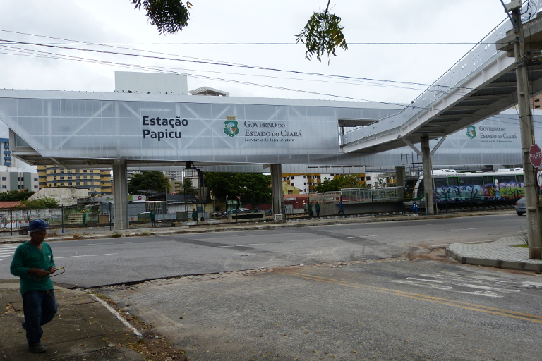 Estação do VLT na Expedicionários é ponto para observação de aviões em  Fortaleza